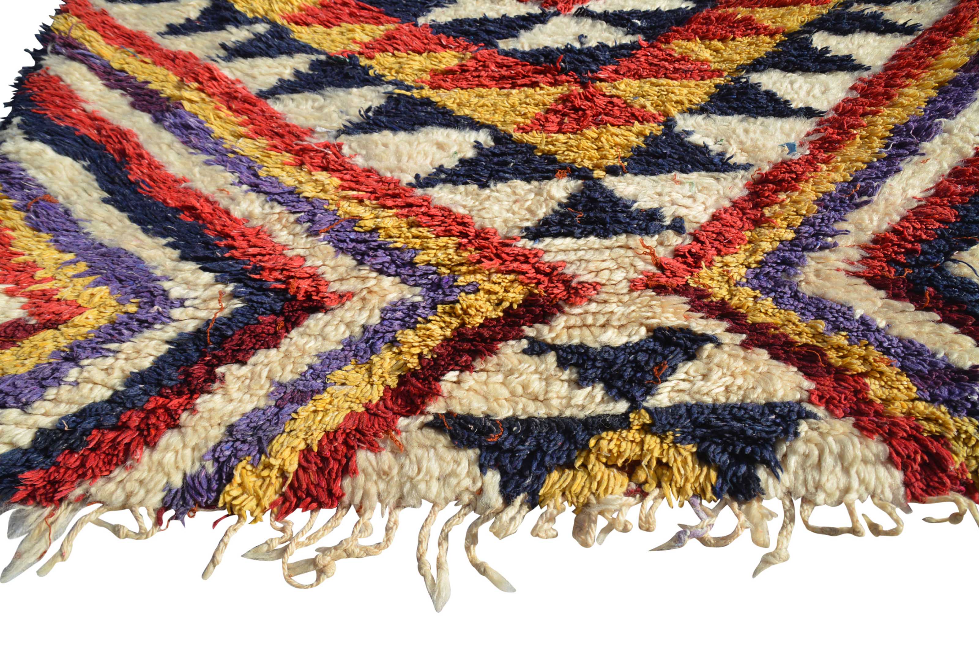 Aztec (3'8" x 7'6") – Vintage Geometric Berber Area Rug - Image 4
