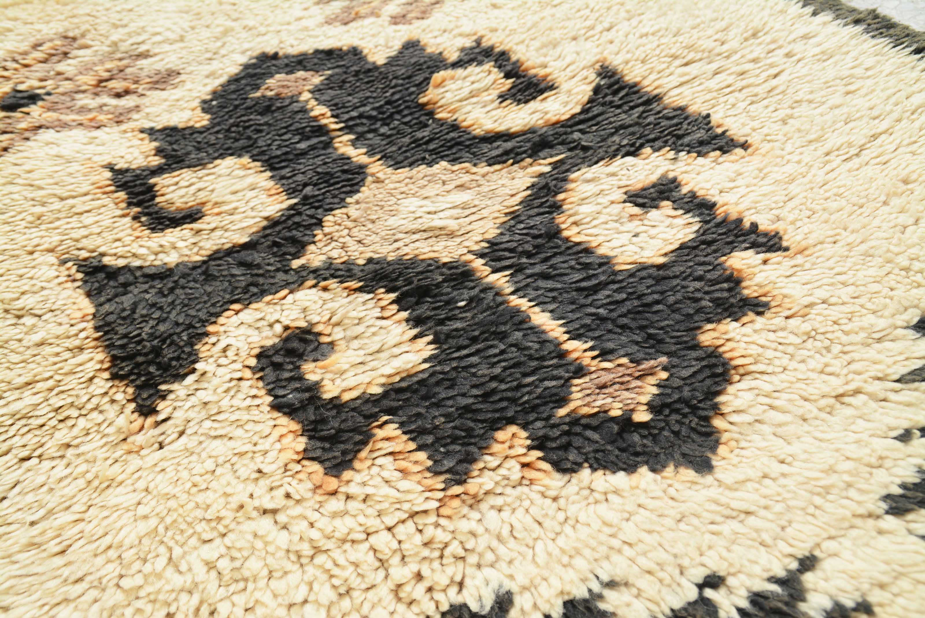 Black Towers (2'8" x 6'4") – Vintage Geometric Berber Runner Rug - Image 2