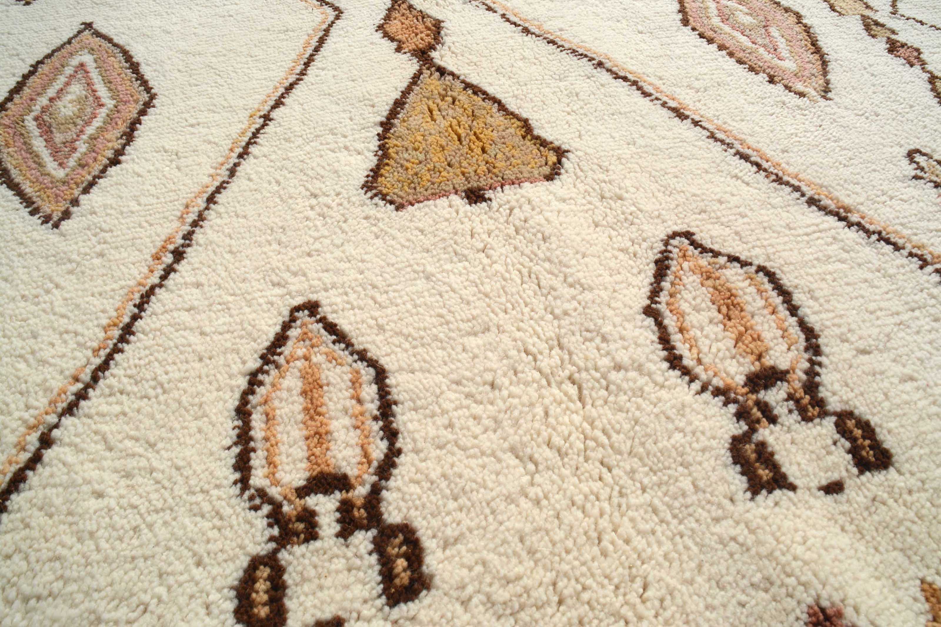 EarthAura (5'0" x 8'0") - Earthy Totem Geometric Azilal Rug - Hand-Knotted Wool - Image 2