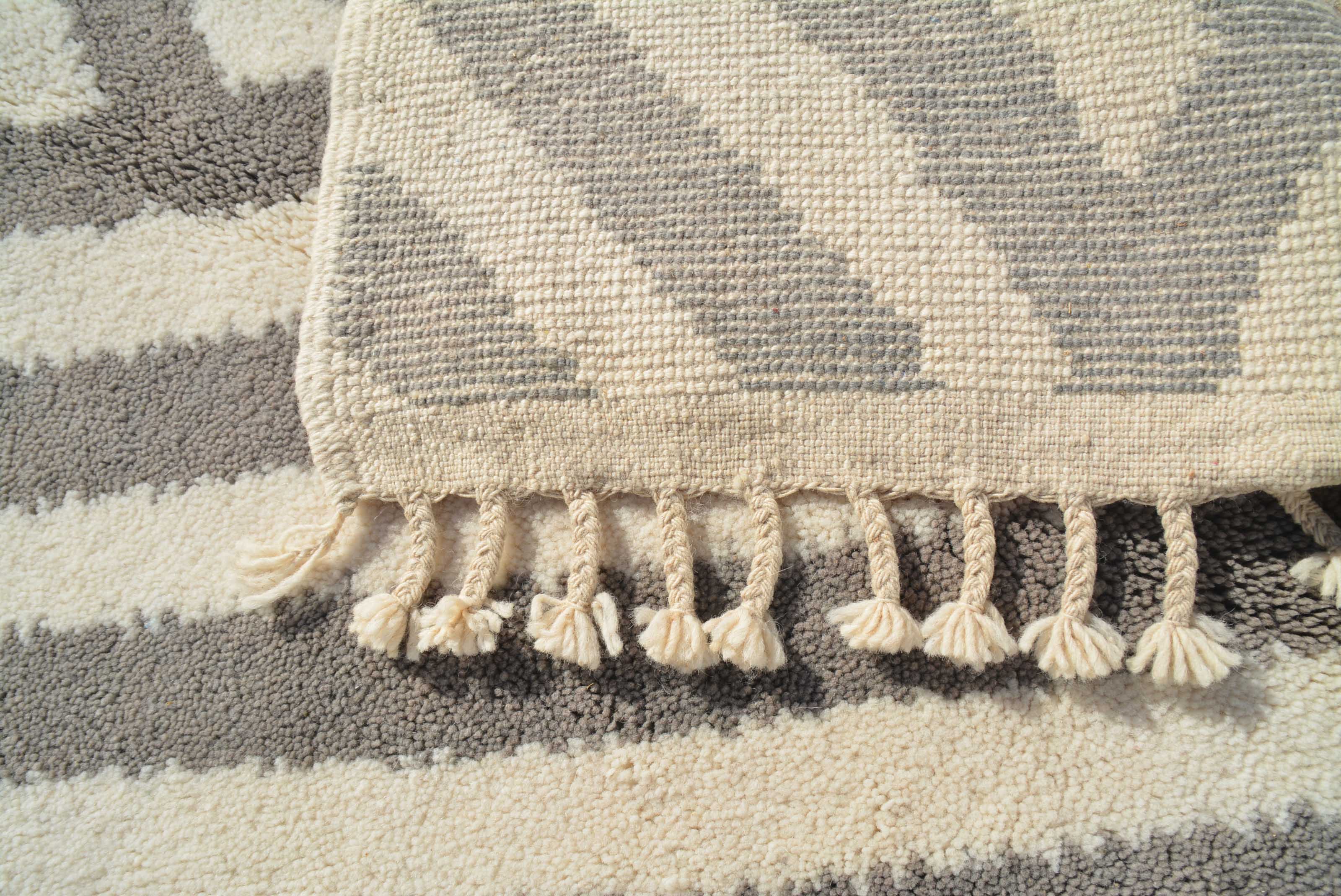 Silver Streak (5'0" x 8'4") - Minimalist Grey Striped Beni Ourain Rug - Hand-Knotted Wool - Image 3