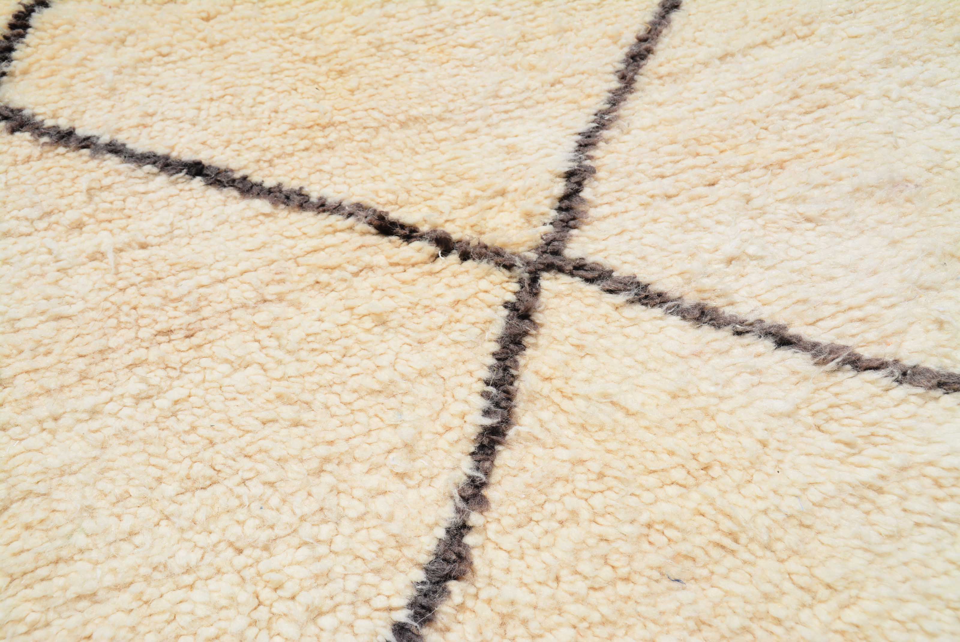 SimpleLines (4'4" x 6'8") - Minimalist Linear Beni Ourain Rug - Image 2